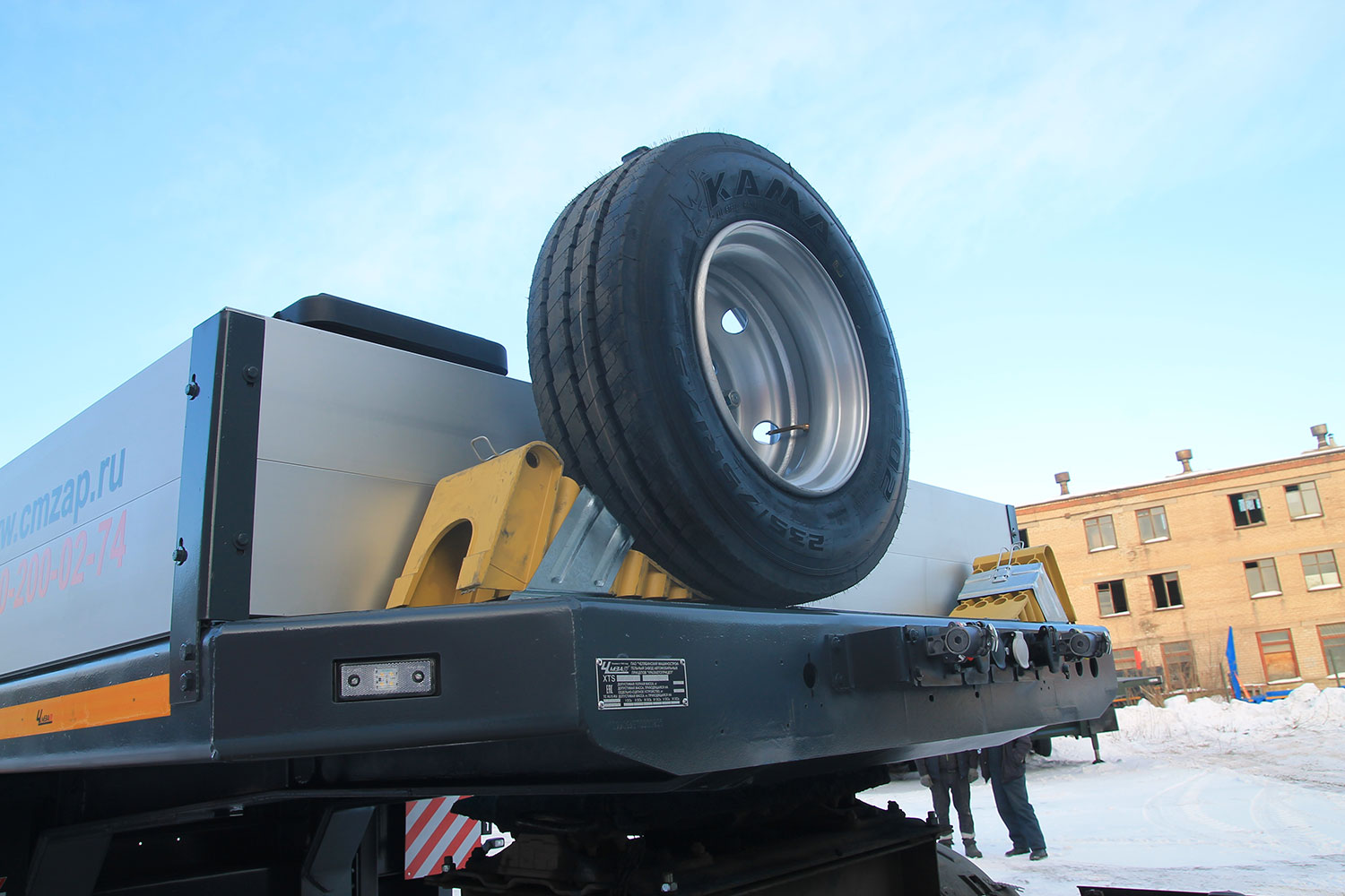 Низкорамный полуприцеп тяжеловоз 99064 по спецификации 100 02