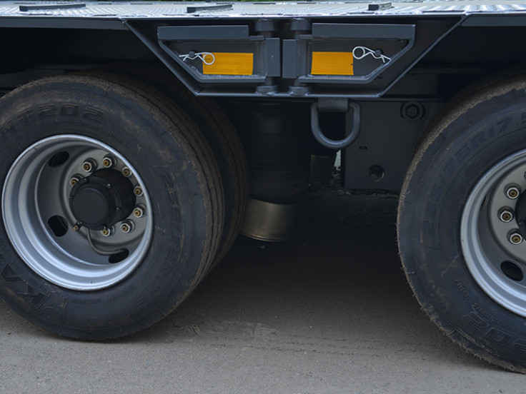 Низкорамный полуприцеп-тяжеловоз ЧМЗАП 93853 по спецификации 030 МТУ