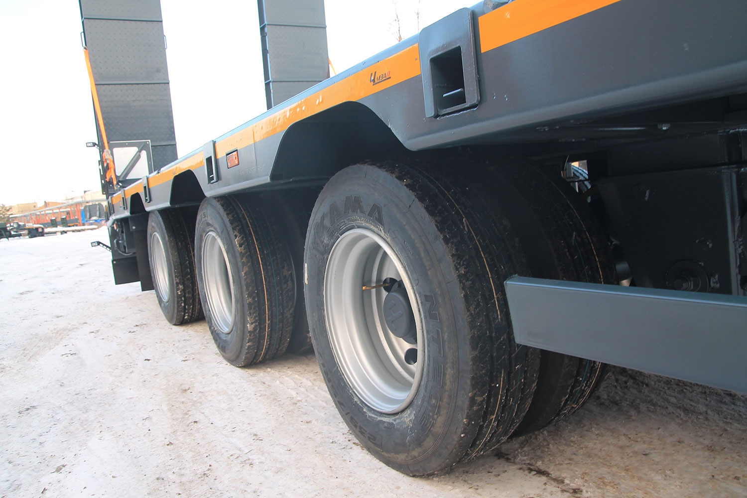 Низкорамный полуприцеп тяжеловоз 99064 по спецификации 100 02