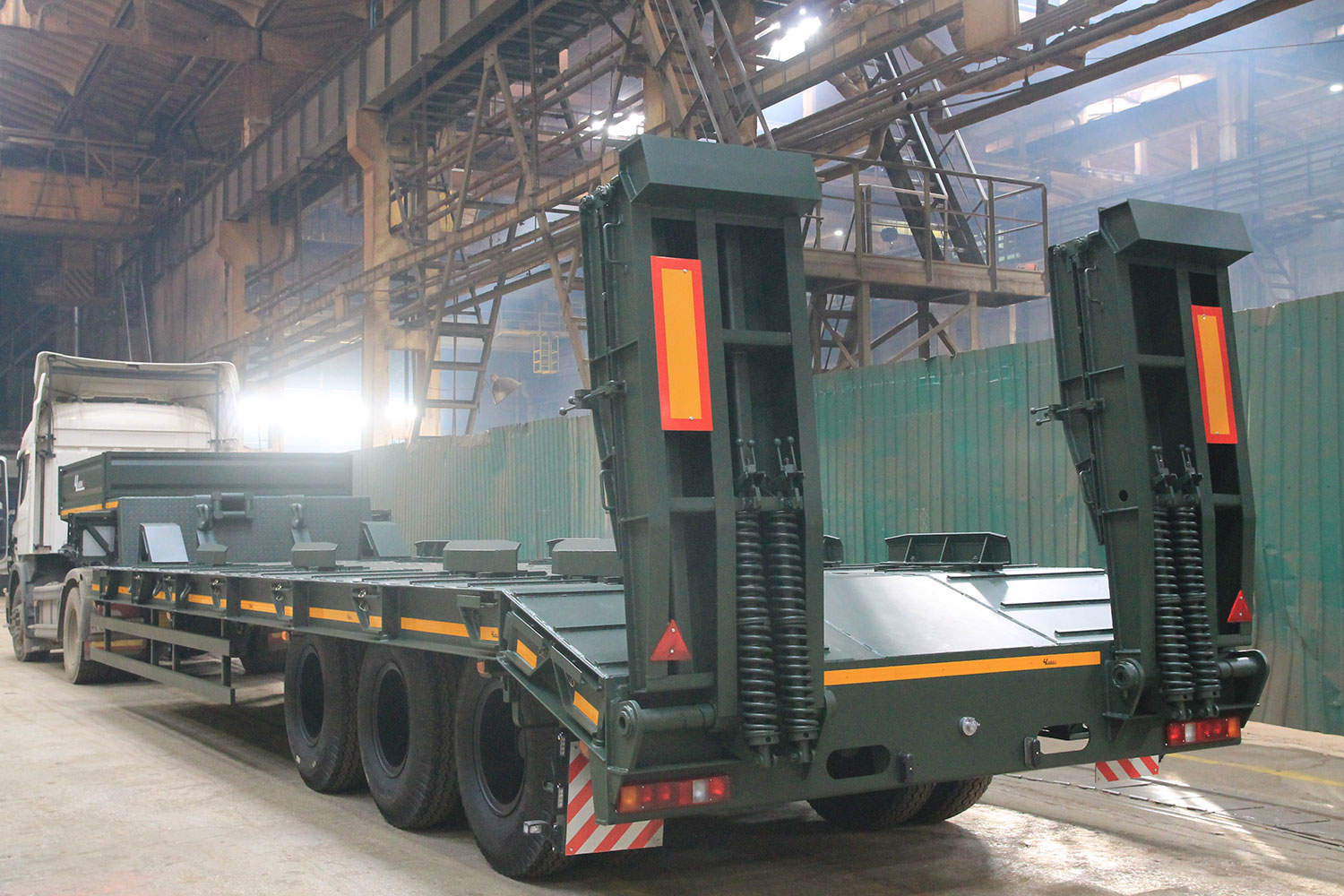 Полуприцеп-тяжеловоз автомобильный 9990 073 01 ШНСУ 2