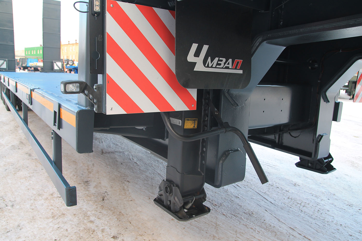 Низкорамный полуприцеп тяжеловоз 99064 по спецификации 100 02