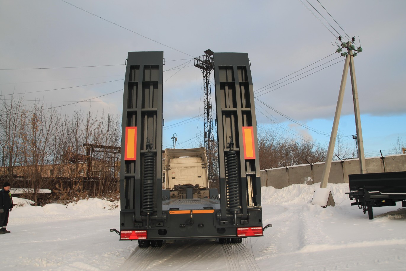 Низкорамный прицеп 83589 по спецификации 010 01