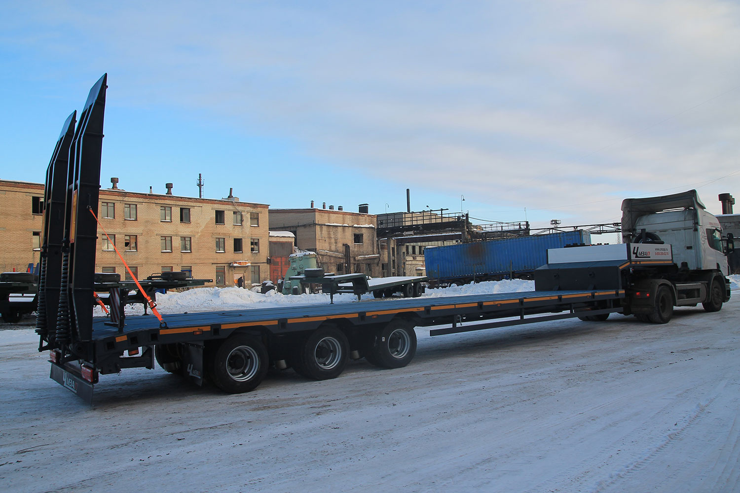 Низкорамный полуприцеп тяжеловоз 99064 по спецификации 100 02